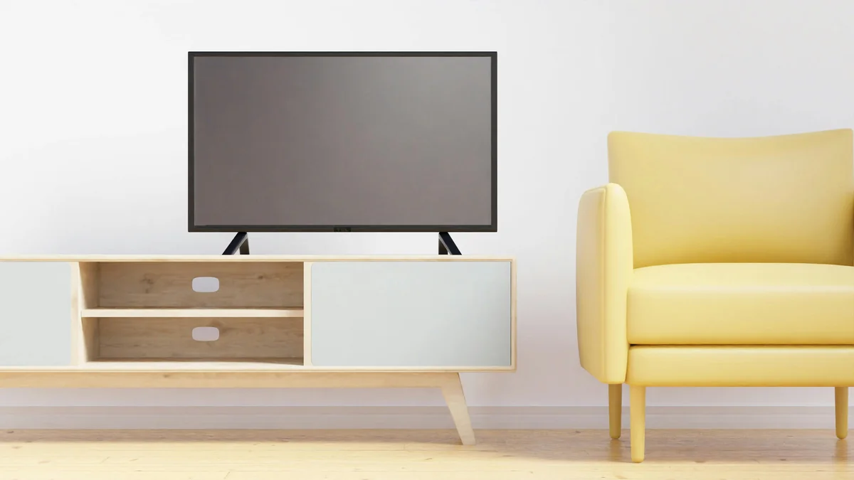 4K-TV in einem dunklen Heimkino-Raum