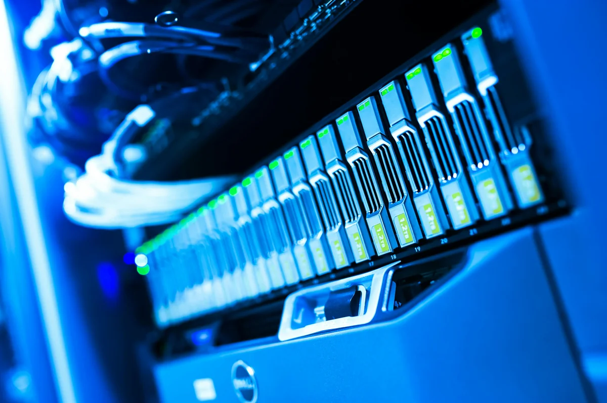 Più dispositivi di streaming — IPTV One cloud sync mantiene gli expat connessi su tutte le 8 piattaforme