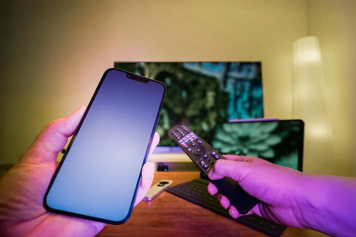 Smartphone showing IPTV app — troubleshooting EPG setup issues