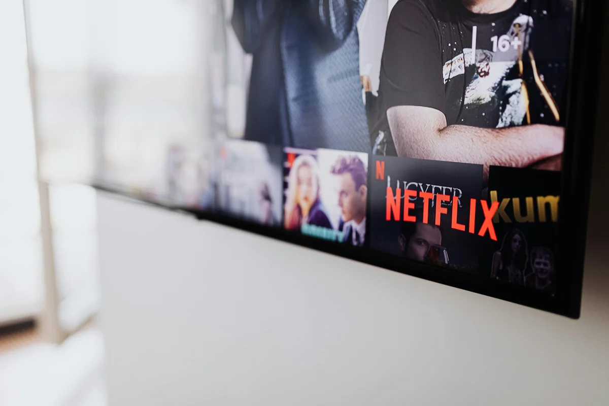 Streaming content on a laptop — finding the best GSE Smart IPTV alternative for all platforms in 2026