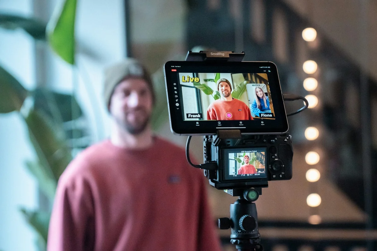 Smartphone og tablet streamer IPTV side om side - skift fra IPTVX til IPTV One tager under 5 minutter