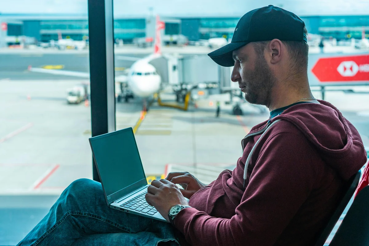 Viaggiare con IPTV su laptop all'estero